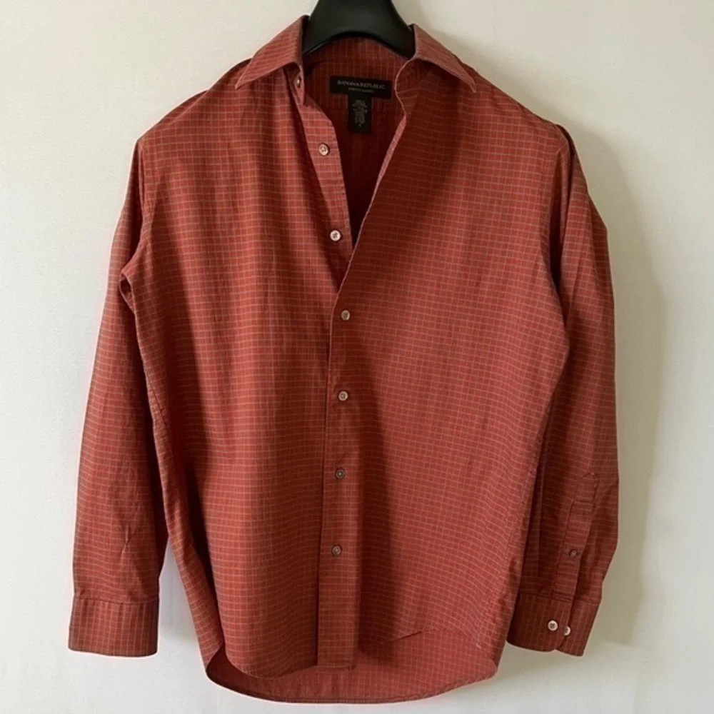 Banana Republic, mens long sleeved cotton button down shirt, size S, rust color